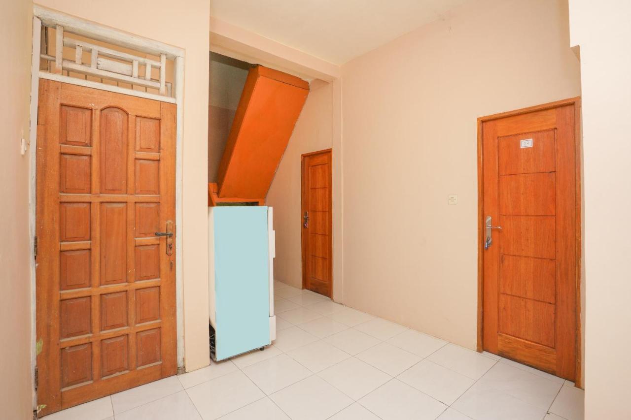 Oyo 2656 Az Zahra Residence Syariah Сурабая Экстерьер фото