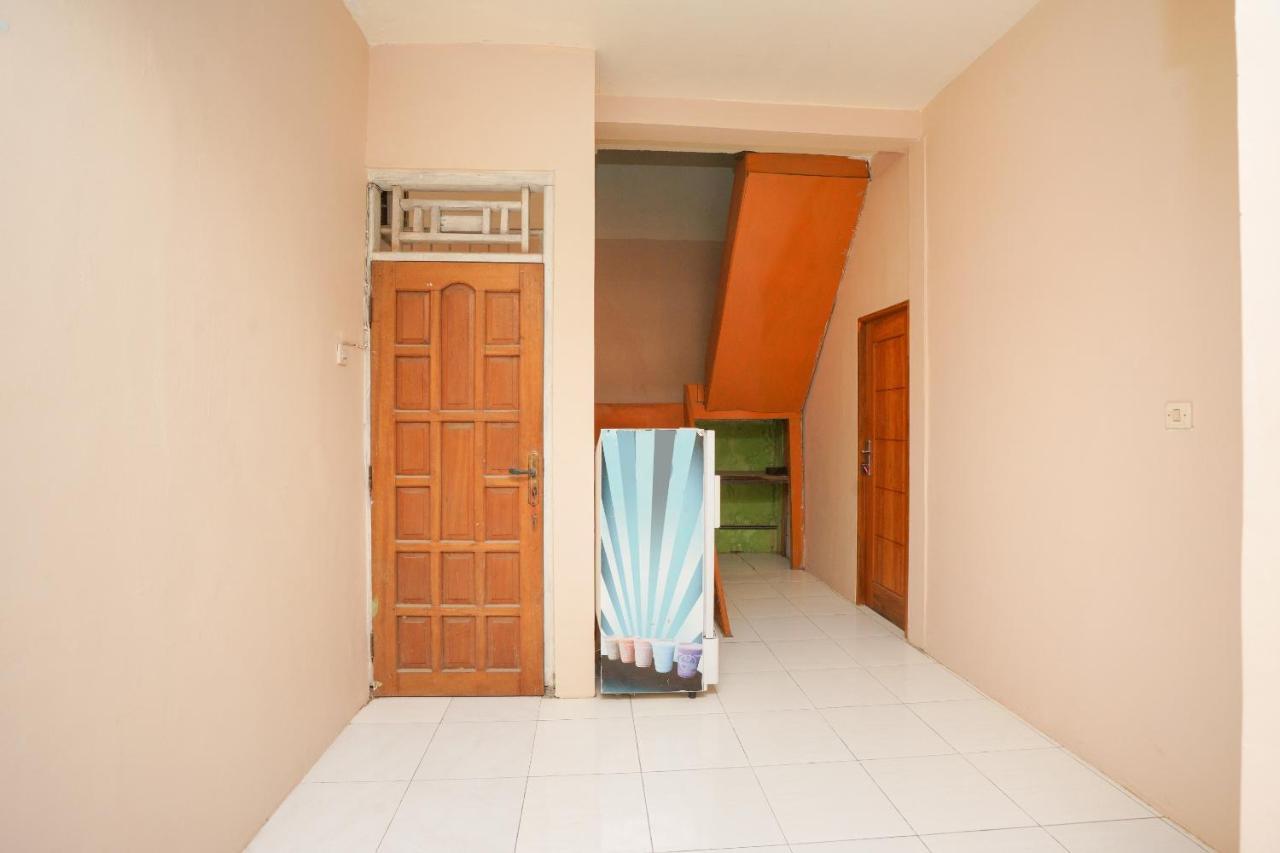 Oyo 2656 Az Zahra Residence Syariah Сурабая Экстерьер фото