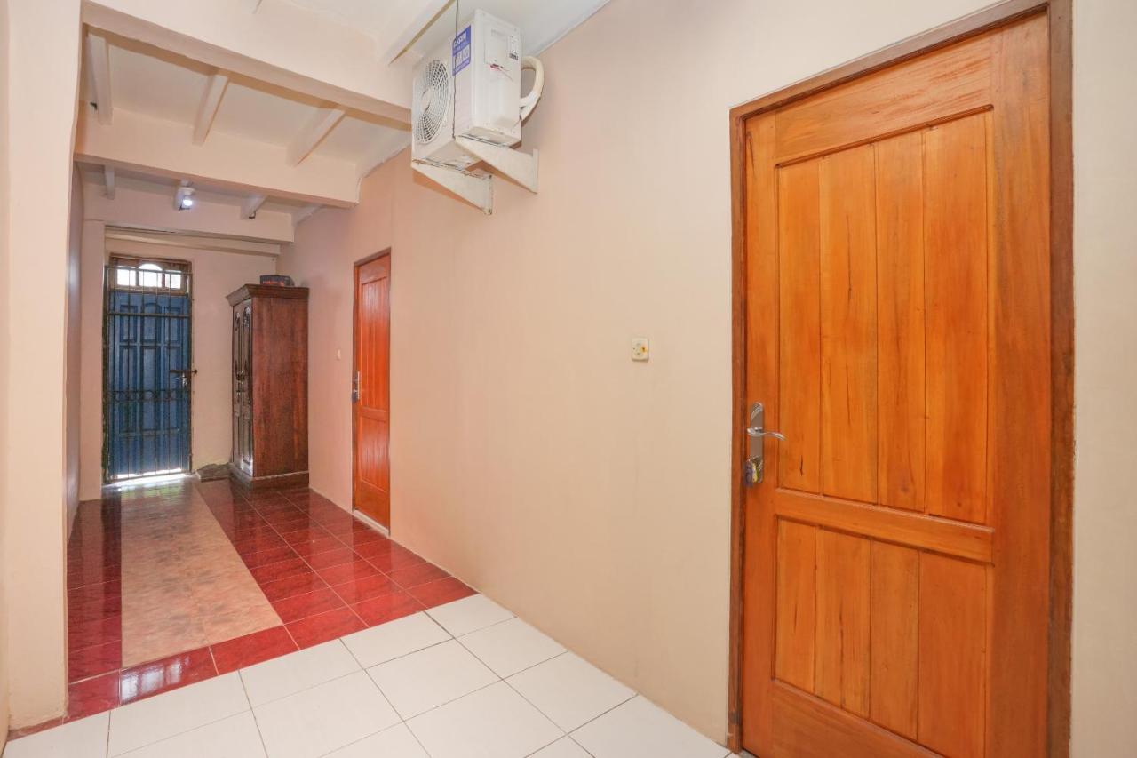 Oyo 2656 Az Zahra Residence Syariah Сурабая Экстерьер фото
